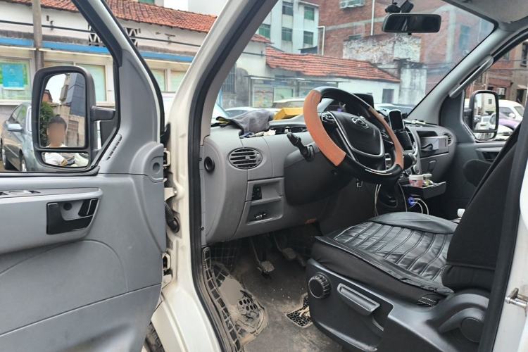 Used SAIC MAXUS Xintu V80 2021 2.0T Manual Classic Aoyuntong Long Wheelbase Mid-Roof 6/7/8/9-Seater Driver Seat