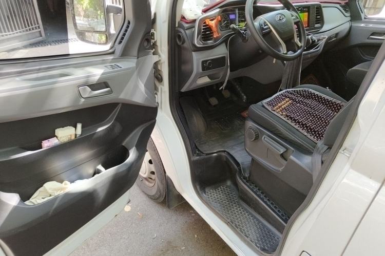 Used SAIC MAXUS Xintu V80 2021 2.0T Manual Classic Aoyuntong 127 PS Mid-axle Mid-roof 6/7/8/9-Seater Driver Seat