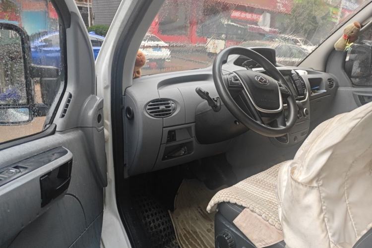Used SAIC MAXUS Xintu V80 2021 2.0T AMT Classic Aoyuntong Long Wheelbase Mid-Roof 6/7/8/9-Seater Driver Seat