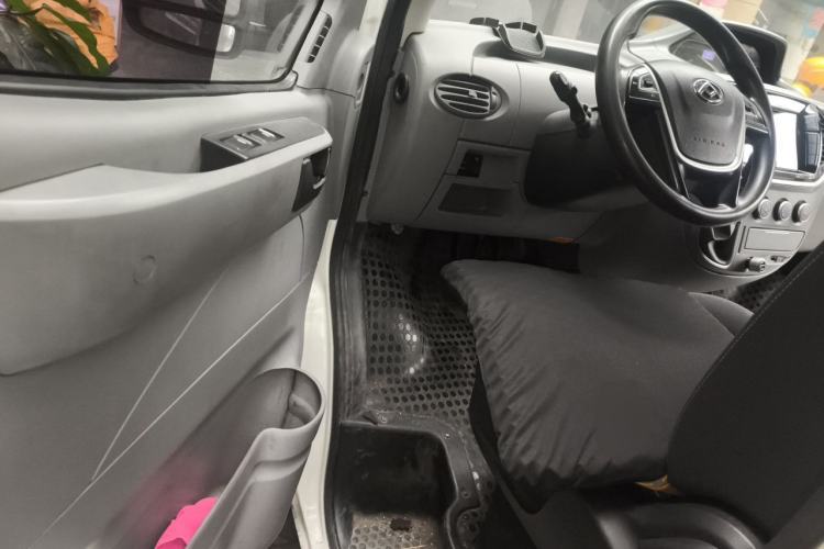 Used SAIC MAXUS Xintu V80 2021 2.0T Manual Classic Aoyuntong Long Wheelbase Mid-Roof 6/7/8/9-Seater Driver Seat