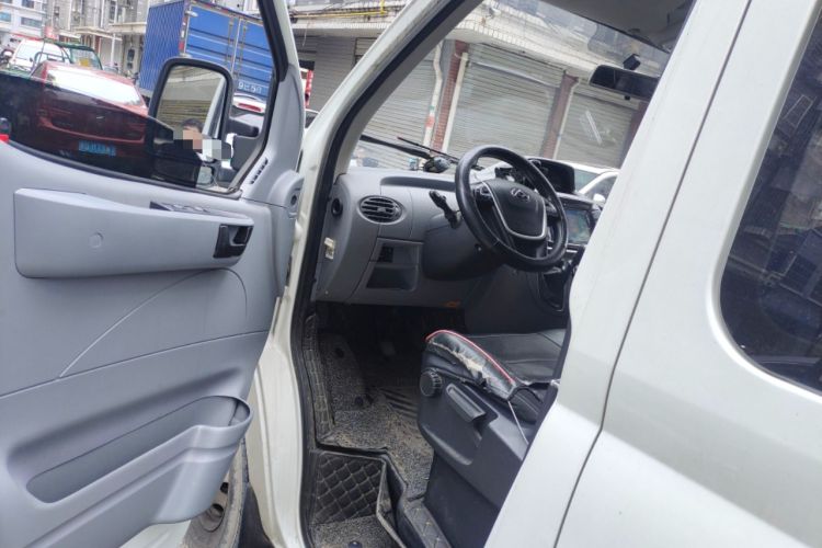 Used SAIC MAXUS Xintu V80 2021 2.0T Manual Classic Aoyuntong Long Wheelbase Mid-Roof 6/7/8/9-Seater Driver Seat