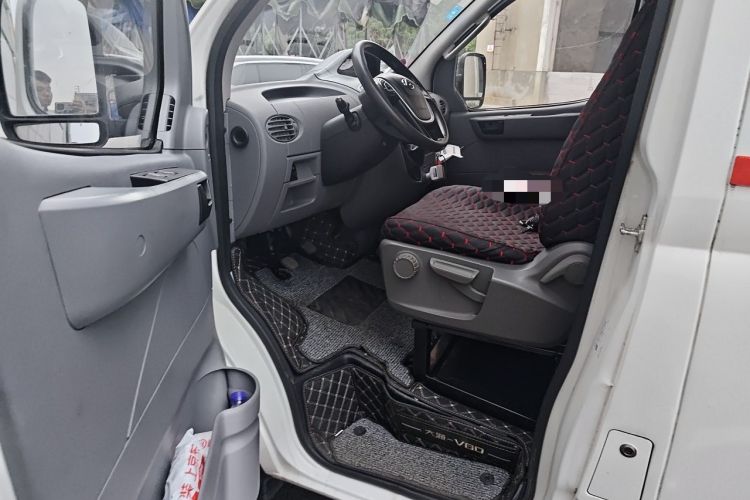 Used SAIC MAXUS Xintu V80 2021 2.0T PLUS Manual Van Short Wheelbase Mid-Roof Design 3-Seater Driver Seat