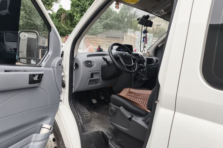 Used SAIC MAXUS Xintu V80 2021 2.0T Manual Classic Aoyuntong Long Wheelbase Mid-Roof 6/7/8/9-Seater Driver Seat