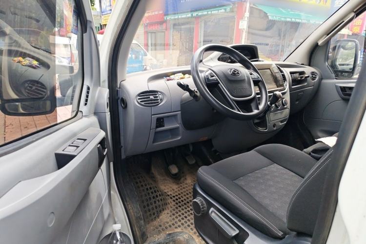 Used SAIC MAXUS Xintu V80 2021 2.0T Manual Classic Aoyuntong Short Wheelbase Mid-Roof 5/6-Seater Driver Seat