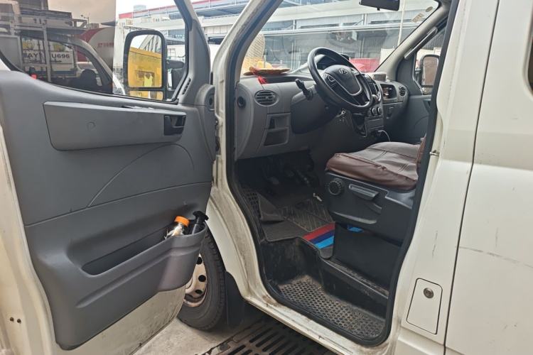 Used SAIC MAXUS Xintu V80 2021 2.0T Manual Classic Aoyuntong Long Wheelbase Mid-Roof 6/7/8/9-Seater Driver Seat