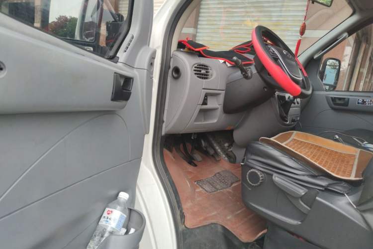 Used SAIC MAXUS Xintu V80 2021 2.0T Manual Classic Aoyuntong Long Wheelbase Mid-Roof 6/7/8/9-Seater Driver Seat