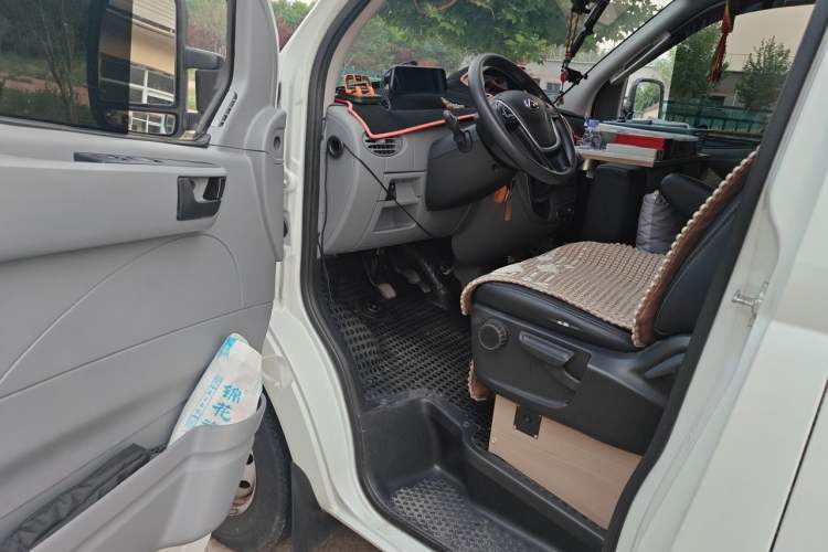 Used SAIC MAXUS Xintu V80  Driver Seat