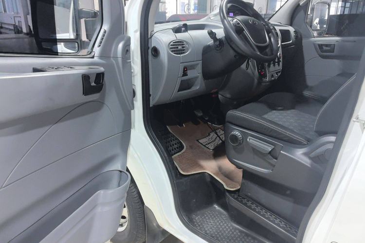 Used SAIC MAXUS Xintu V80 2021 2.0T PLUS AMT City Edition Short Wheelbase Ultra-Low Roof 5/6-Seater Driver Seat