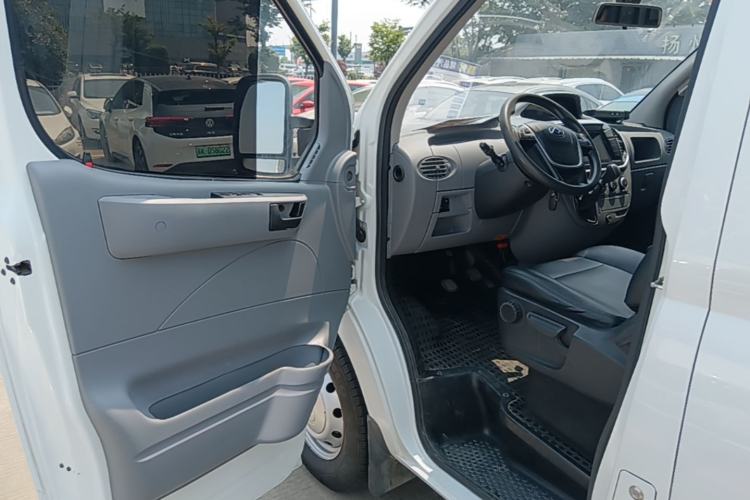 Used SAIC MAXUS Xintu V80 2021 2.0T Manual Classic Aoyuntong Long Wheelbase Mid-Roof 6/7/8/9-Seater Driver Seat
