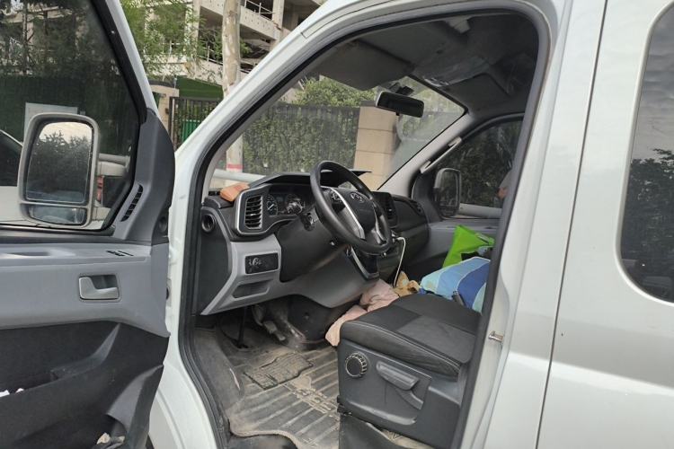 Used SAIC MAXUS Xintu V80 2021 2.0T PLUS AMT All-in-One King Long Wheelbase Mid-Roof Design—6/7/8/9-Seater Driver Seat