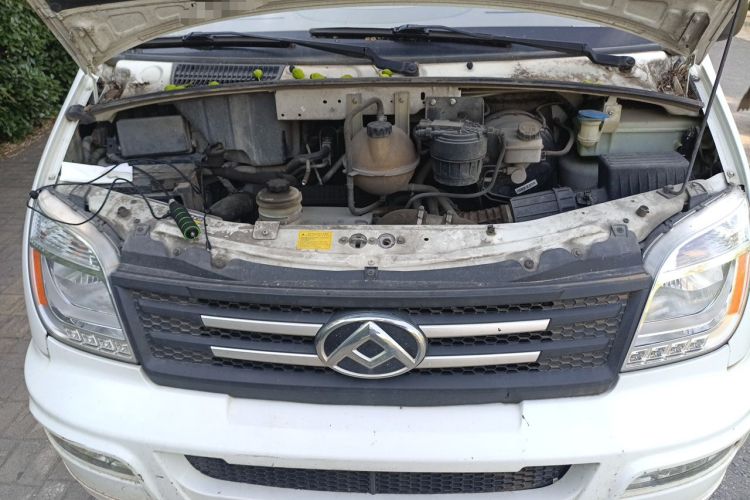 Used SAIC MAXUS Xintu V80 2021 2.0T Manual Classic Aoyuntong Short Wheelbase Mid-Roof 5/6-Seater Engine Bay