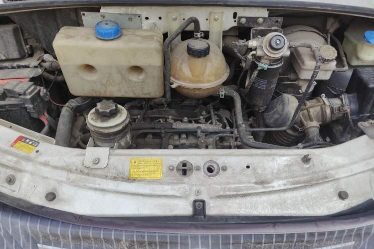 Used SAIC MAXUS Xintu V80 2021 2.0T PLUS Manual All-Around King Short Wheelbase Mid-Roof Variant—5/6/7/8/9-Seater Engine Bay