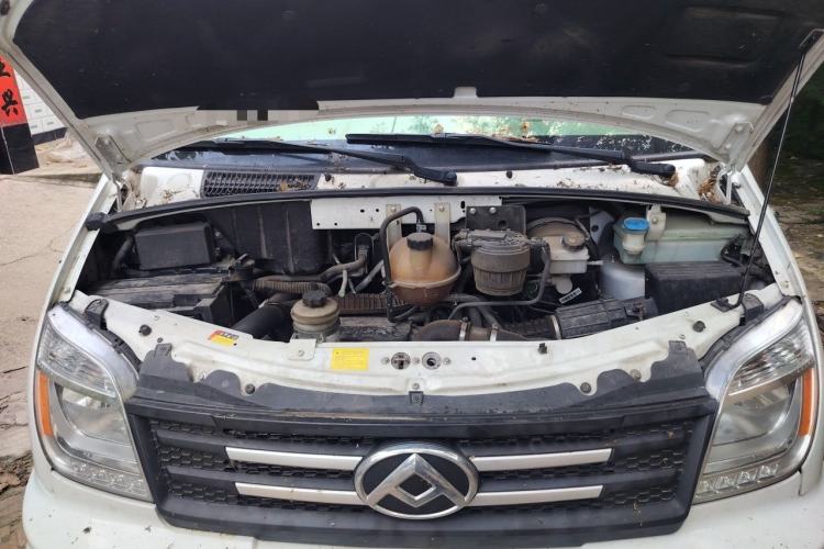Used SAIC MAXUS Xintu V80 2021 2.0T AMT Classic Aoyuntong Long Wheelbase Mid-Roof 6/7/8/9-Seater Engine Bay