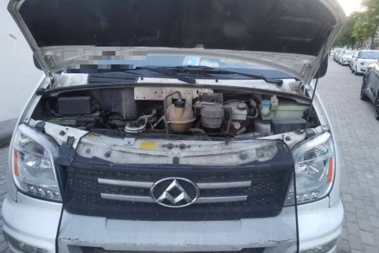 Used SAIC MAXUS Xintu V80 2021 2.0T Manual Classic Aoyuntong Long Wheelbase Mid-Roof 6/7/8/9-Seater Engine Bay