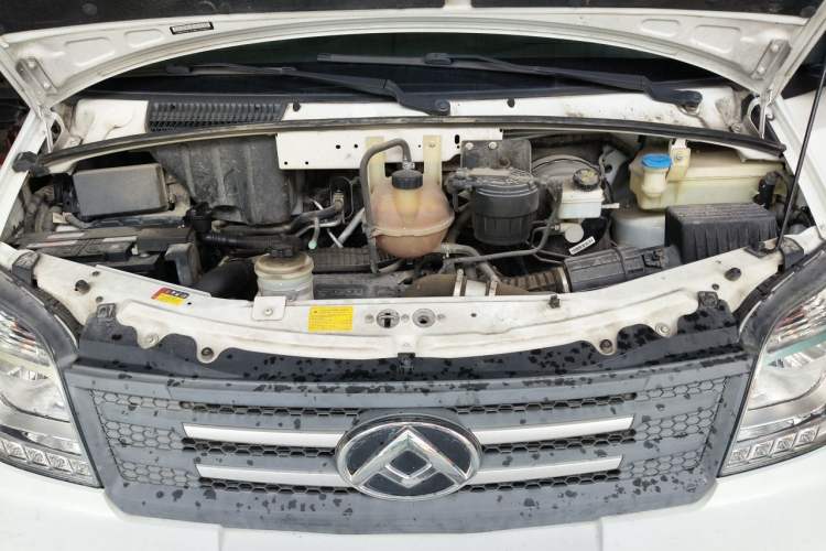 Used SAIC MAXUS Xintu V80 2021 2.0T AMT Classic Aoyuntong Long Wheelbase Mid-Roof 6/7/8/9-Seater Engine Bay