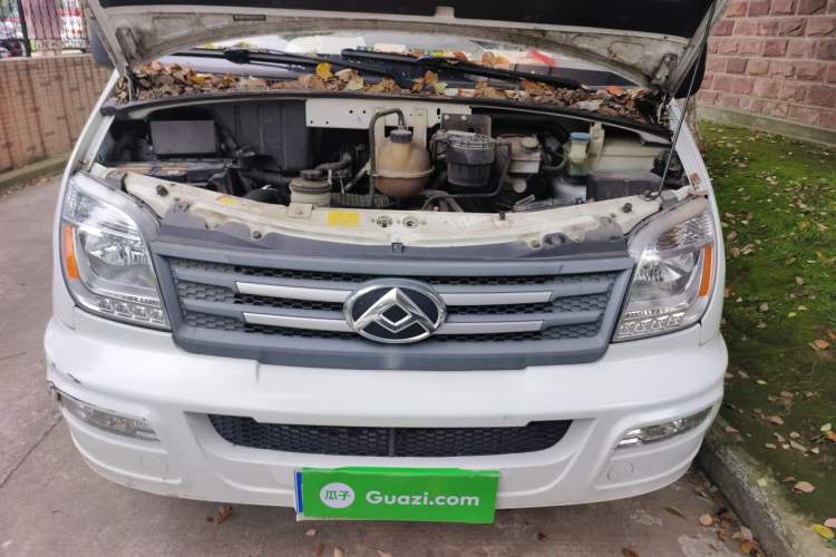 Used SAIC MAXUS Xintu V80 2021 2.0T Manual Classic Aoyuntong Long Wheelbase Mid-Roof 6/7/8/9-Seater Engine Bay