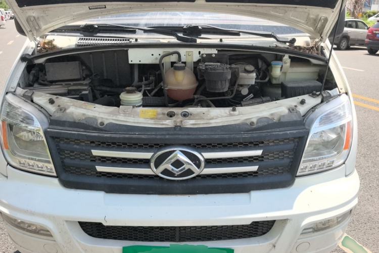 Used SAIC MAXUS Xintu V80 2021 2.0T Manual Classic Aoyuntong 127 PS Mid-axle Mid-roof 6/7/8/9-Seater Engine Bay