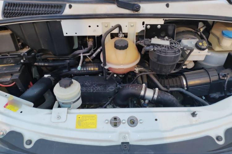 Used SAIC MAXUS Xintu V80 2021 2.0T AMT Classic Aoyuntong Short Wheelbase Mid-Roof 5/6-Seater Engine Bay