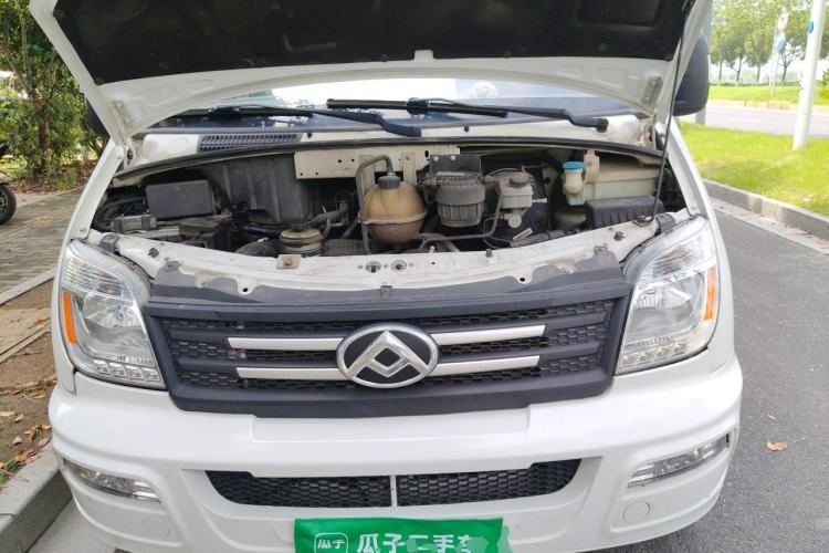 Used SAIC MAXUS Xintu V80 2021 2.0T AMT Classic Aoyuntong Long Wheelbase Mid-Roof 6/7/8/9-Seater Engine Bay