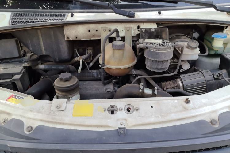 Used SAIC MAXUS Xintu V80 2021 2.0T City Distribution King 10th Anniversary Edition Engine Bay