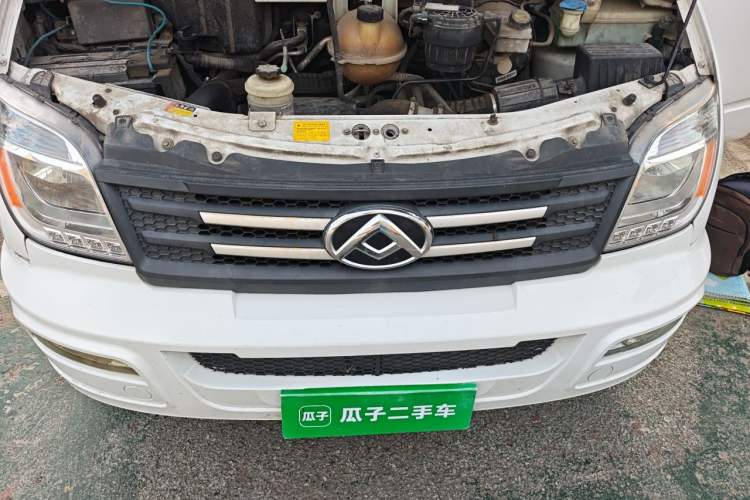 Used SAIC MAXUS Xintu V80 2021 2.0T Manual Classic Aoyuntong 127 PS Mid-axle Mid-roof 6/7/8/9-Seater Engine Bay