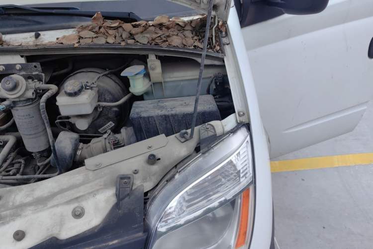 Used SAIC MAXUS Xintu V80  Engine Bay Left
