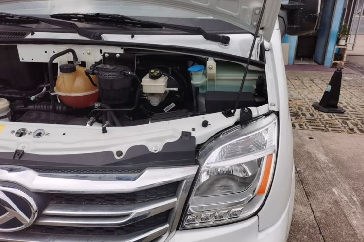 Used SAIC MAXUS Xintu V80 2021 2.0T PLUS AMT Aoyuntong Short-Wheelbase Mid-Roof 5/6-Seater Engine Bay Left
