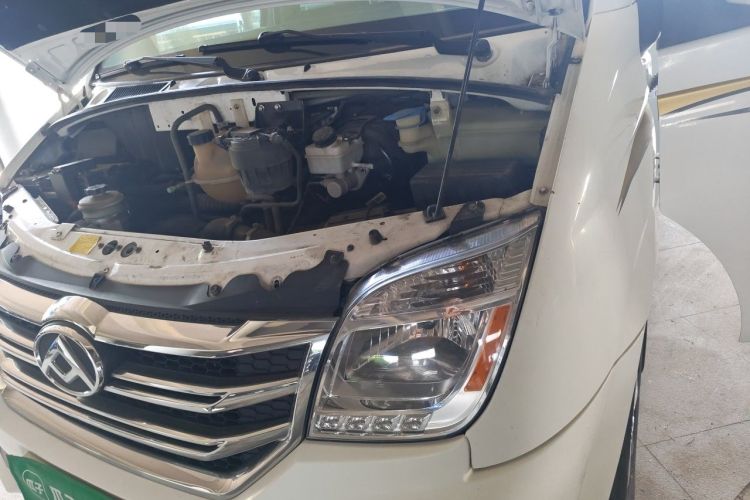 Used SAIC MAXUS Xintu V80 2021 2.0T PLUS AMT All-in-One King Long Wheelbase Mid-Roof Design—6/7/8/9-Seater Engine Bay Left