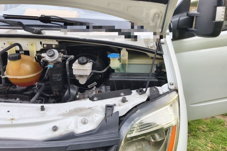 Used SAIC MAXUS Xintu V80  Engine Bay Left