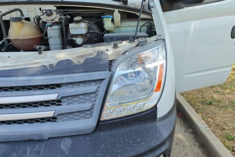 Used SAIC MAXUS Xintu V80  Engine Bay Left