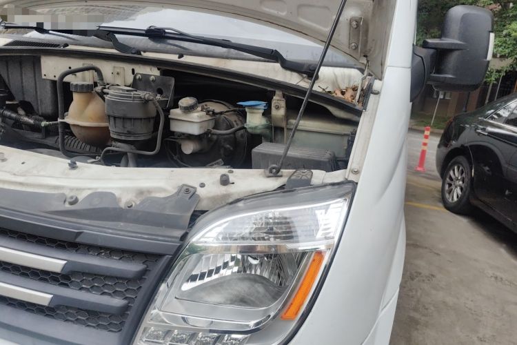 Used SAIC MAXUS Xintu V80 2021 2.0T Manual Classic Aoyuntong Long Wheelbase High-Roof 6/7/8/9-Seater Engine Bay Left