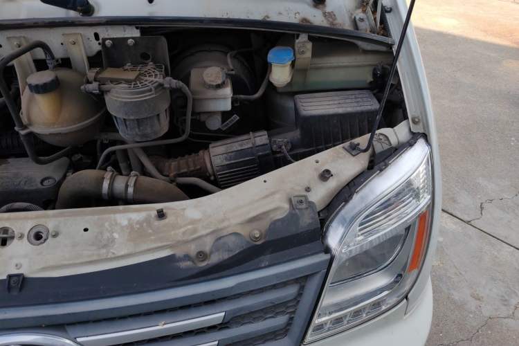 Used SAIC MAXUS Xintu V80  Engine Bay Left