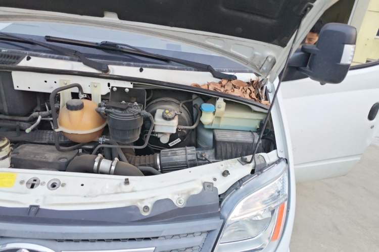 Used SAIC MAXUS Xintu V80  Engine Bay Left