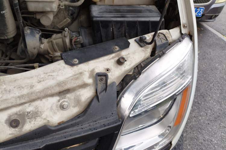 Used SAIC MAXUS Xintu V80  Engine Bay Left