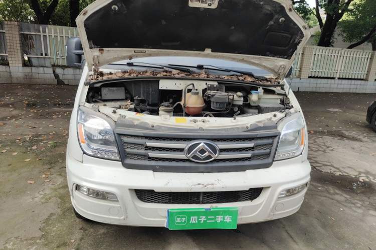 Used SAIC MAXUS Xintu V80 2021 2.0T Manual Classic Aoyuntong Long Wheelbase Mid-Roof 6/7/8/9-Seater Engine Bay