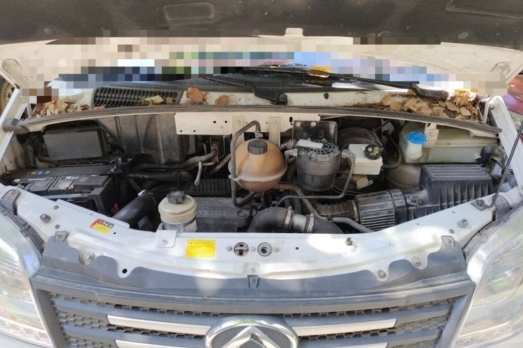 Used SAIC MAXUS Xintu V80 2021 2.0T Manual Classic Aoyuntong 127 PS Mid-axle Mid-roof 6/7/8/9-Seater Engine Bay