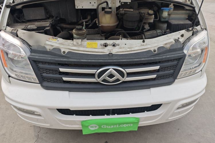 Used SAIC MAXUS Xintu V80 2021 2.0T Manual Classic Aoyuntong 127 PS Mid-axle Mid-roof 6/7/8/9-Seater Engine Bay