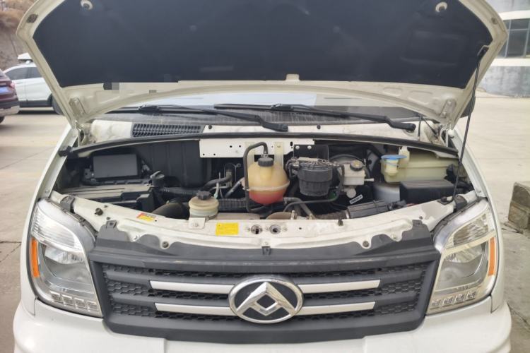 Used SAIC MAXUS Xintu V80 2021 2.0T AMT Classic Aoyuntong Short Wheelbase Mid-Roof 5/6-Seater Engine Bay