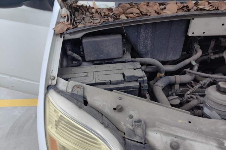 Used SAIC MAXUS Xintu V80  Engine Bay Right