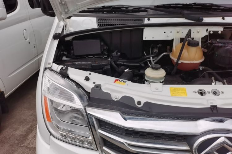Used SAIC MAXUS Xintu V80 2021 2.0T PLUS AMT Aoyuntong Short-Wheelbase Mid-Roof 5/6-Seater Engine Bay Right