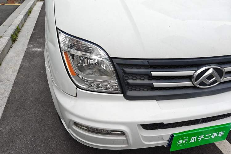 Used SAIC MAXUS Xintu V80 2021 2.0T Manual Classic Aoyuntong 127 PS Mid-axle Mid-roof 6/7/8/9-Seater Engine Bay Right
