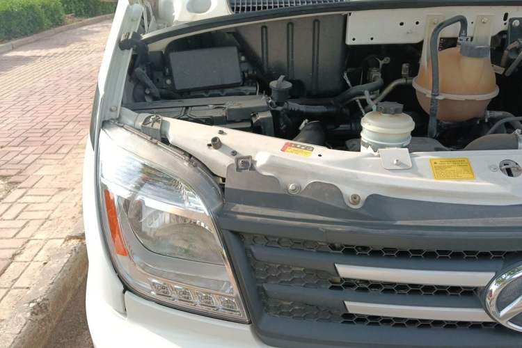 Used SAIC MAXUS Xintu V80  Engine Bay Right