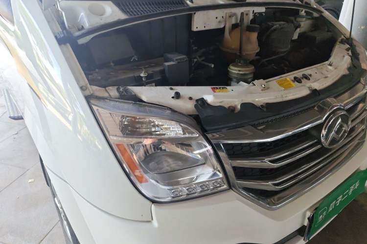 Used SAIC MAXUS Xintu V80 2021 2.0T PLUS AMT All-in-One King Long Wheelbase Mid-Roof Design—6/7/8/9-Seater Engine Bay Right