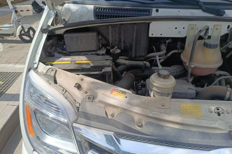 Used SAIC MAXUS Xintu V80 2021 2.0T PLUS AMT All-Rounder Short Wheelbase Mid-Roof 5/6/7/8/9-Seater Engine Bay Right