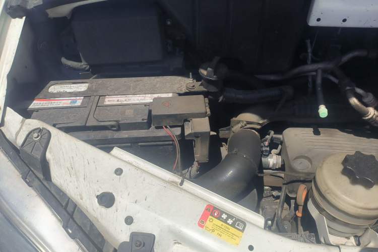 Used SAIC MAXUS Xintu V80  Engine Bay Right