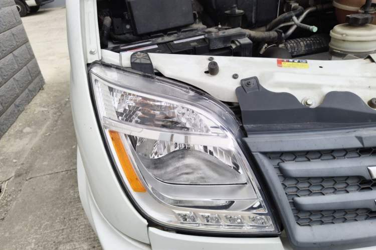 Used SAIC MAXUS Xintu V80 2021 2.0T Manual Classic Aoyuntong Long Wheelbase Mid-Roof 6/7/8/9-Seater Engine Bay Right