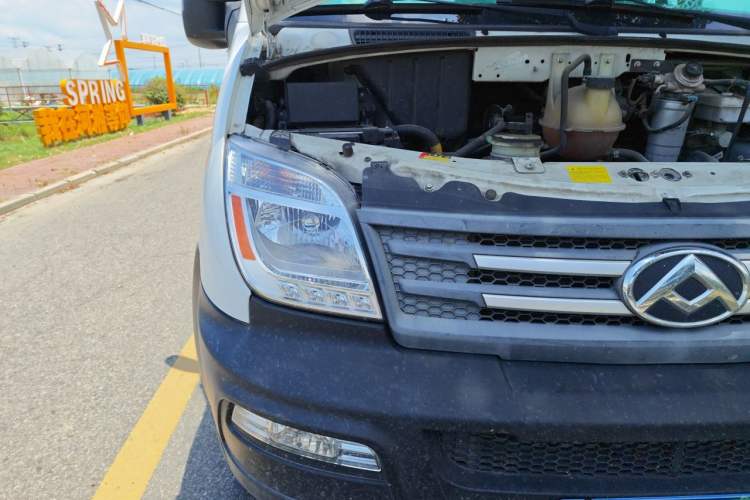 Used SAIC MAXUS Xintu V80  Engine Bay Right