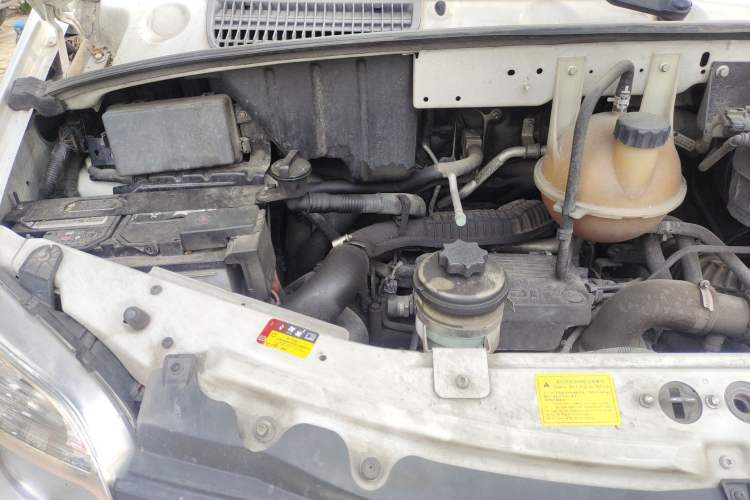 Used SAIC MAXUS Xintu V80 2021 2.0T Manual Classic Aoyuntong 127 PS Mid-axle Mid-roof 6/7/8/9-Seater Engine Bay Right