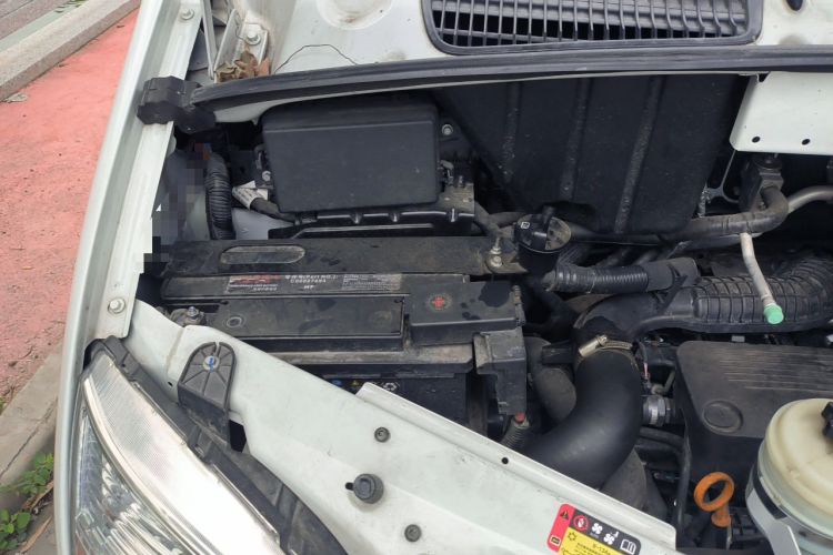 Used SAIC MAXUS Xintu V80 2021 2.0T Manual Classic Aoyuntong 127 PS Mid-axle Mid-roof 6/7/8/9-Seater Engine Bay Right