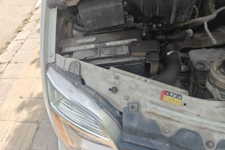 Used SAIC MAXUS Xintu V80 2021 2.0T Manual Classic Aoyuntong Long Wheelbase Mid-Roof 6/7/8/9-Seater Engine Bay Right